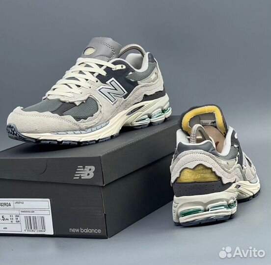 Удобные кроссовки New Balance 2002R