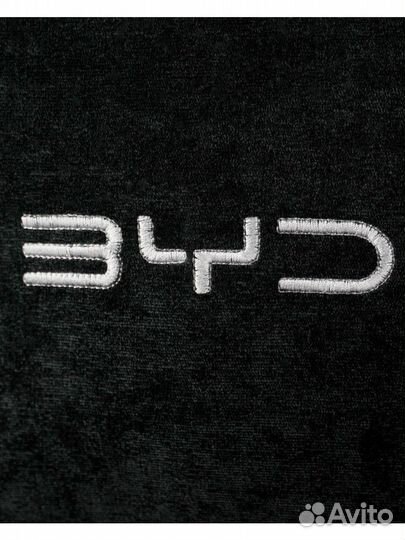 Подушка с вышивкой для автомобиля BYD