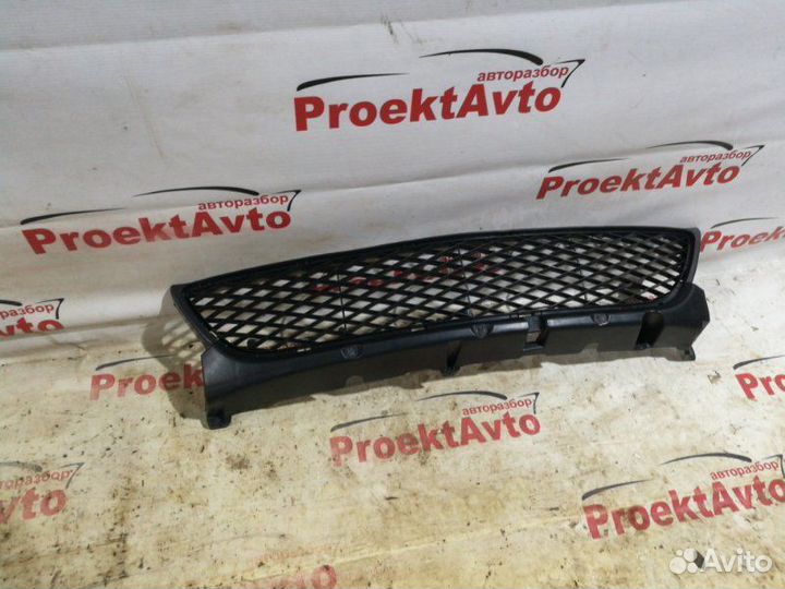 Решетка в бампер передняя Mazda 3 BK 2004