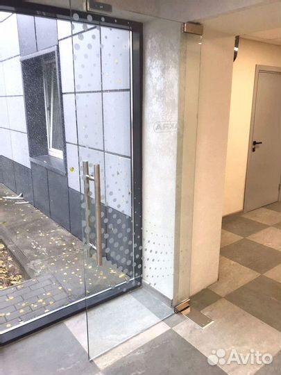 Стеклянная дверь по индивидуальным размерам