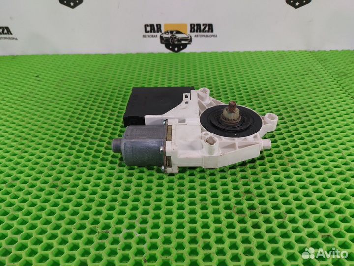 Моторчик стеклоподъемника передний правый R