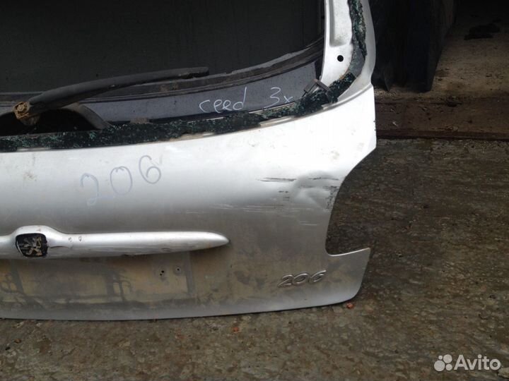 Крышка багажника Peugeot 206