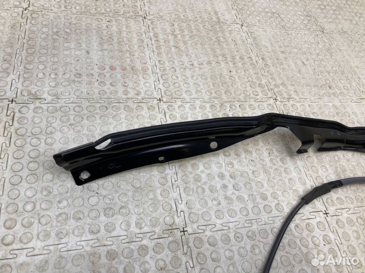 Датчик крышки багажника левый Toyota Rav4 XA40