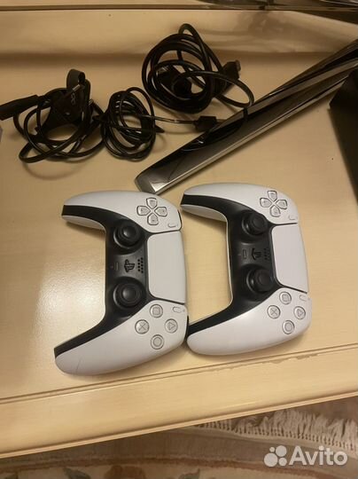 PS5, FIFA 23, два джойстика