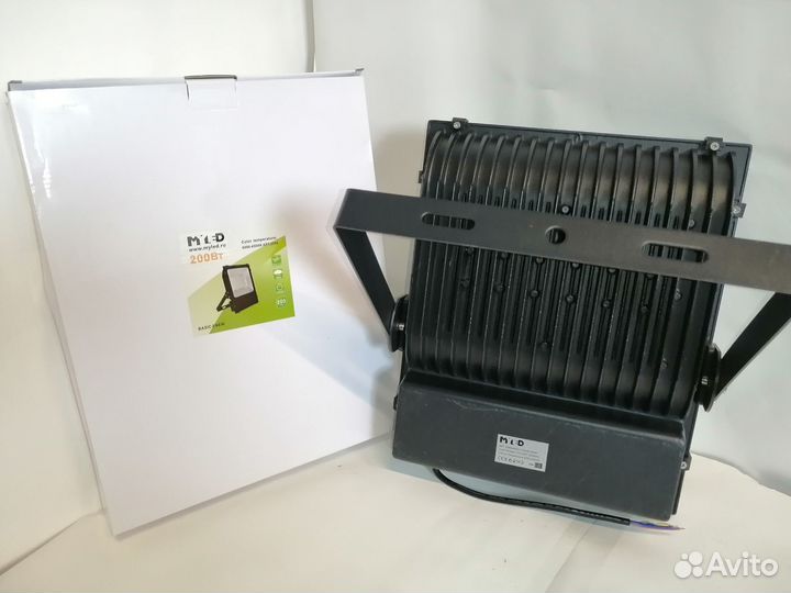 Светодиодный прожектор 200 вт