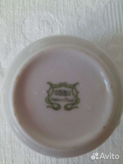 Чашечка с блюдцем и сливочник