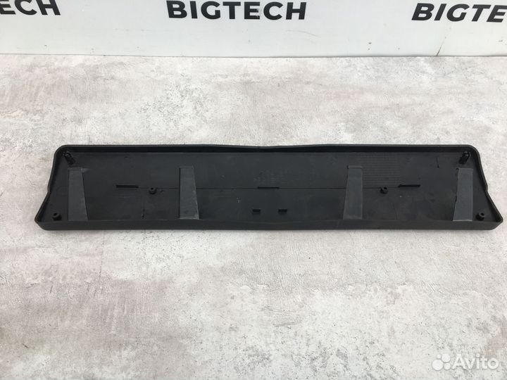 Площадка номерного знака Mercedes W204 A2048170378