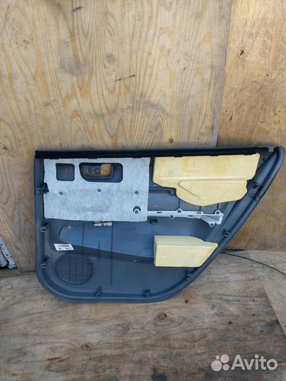 Обшивка двери задней левой Toyota Prius 2 NHW20