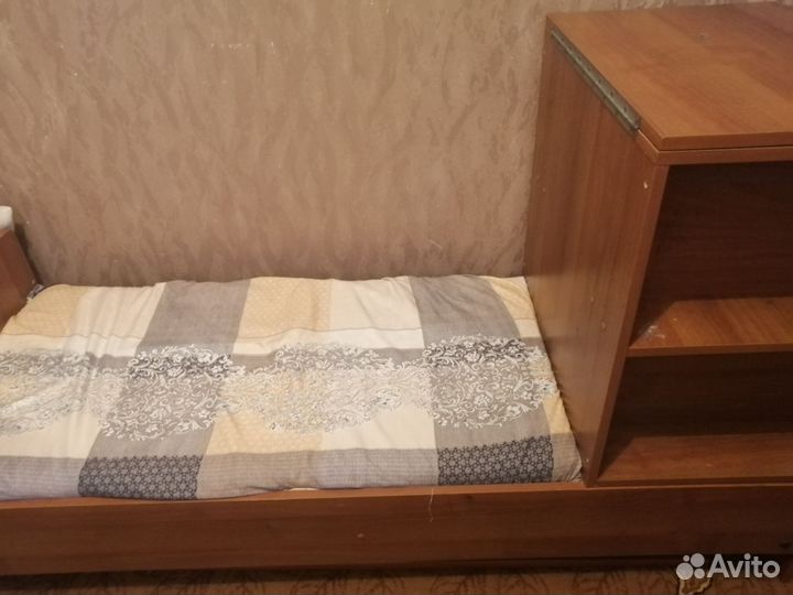 Кровать с матрасом