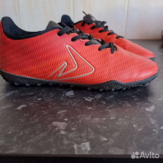 Детские футбольные кроссовки