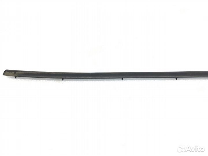 Уплотнительная резинка правая Chevrolet Cruze