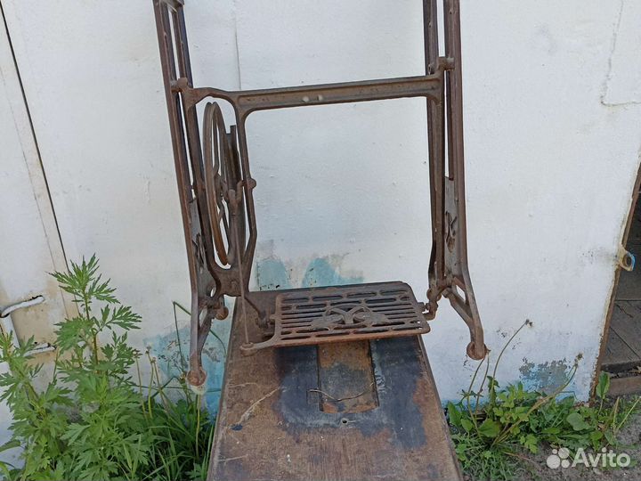 Стол для щвейной машины