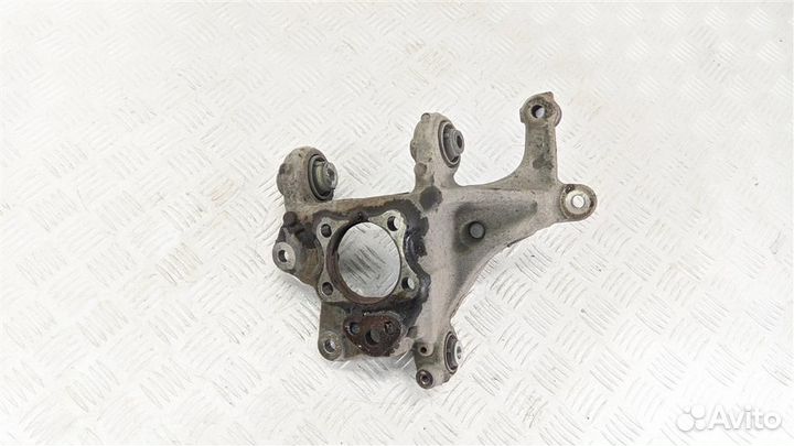 Кулак задний левый Toyota RAV4 XA50