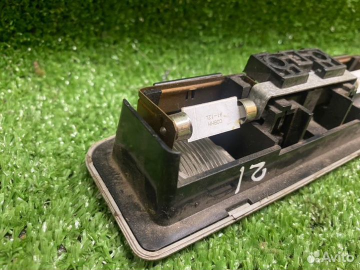 Плафон подсветки салона Mitsubishi Carisma 1999