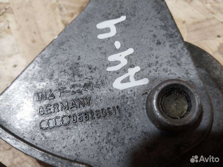 Натяжитель ремня кондиционера Volkswagen Passat B5