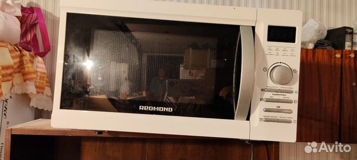 Микроволновая печь redmond