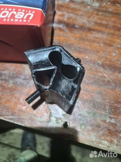 Подушка двигателя Ауди б3