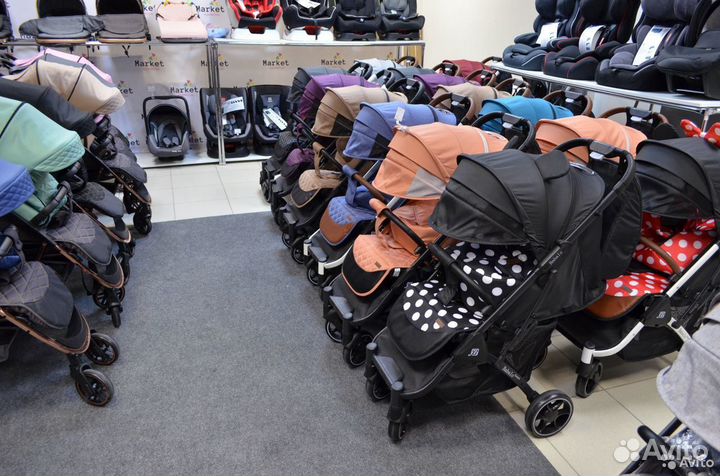Прогулочная коляска с накидкой сумка чемодан