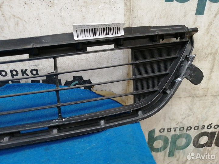 Решетка переднего бампера 53112-42090 Toyota Rav4