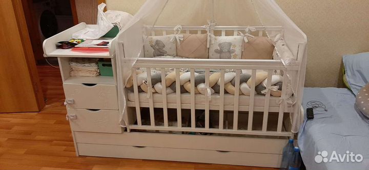 Кроватка с балдахином и бортиками