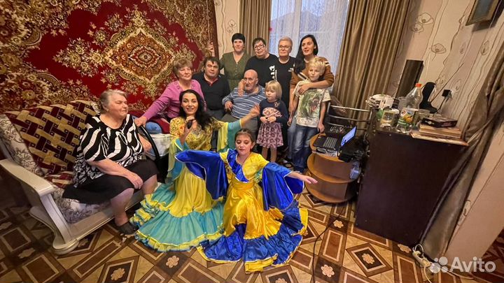 Цыгане на праздник, цыганский ансамбль