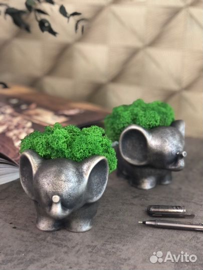 Фигурка с мхом
