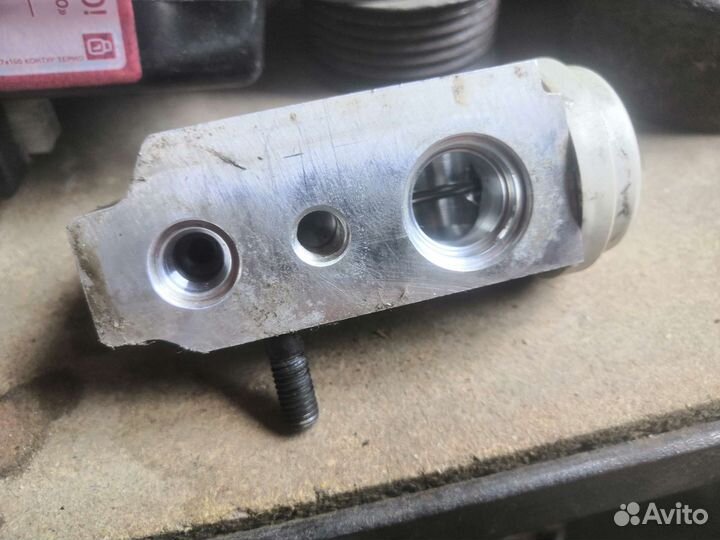 Клапан кондиционера Hyundai i30 Kia ceed 1 2008г