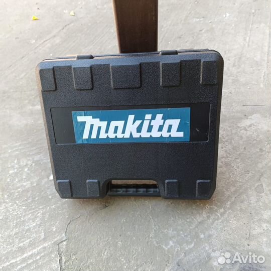 Ударный шуруповерт Makita 26v с набором