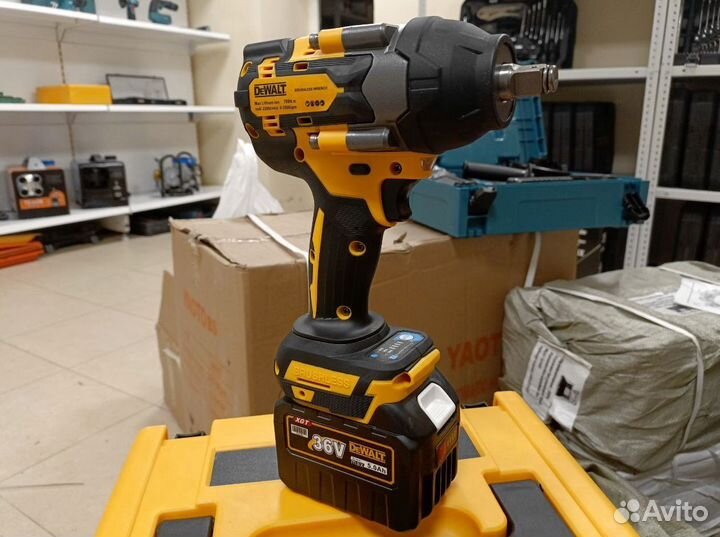 Ударный Гайковерт DeWalt 700 Нм