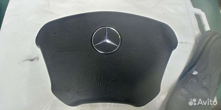 Рулевая подушка. Mercedes 2001 г