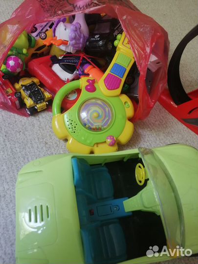 2 больших пакета игрушек (машинки, треки и пр. )
