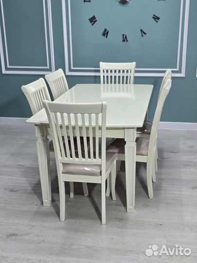Кухонный стол и стулья