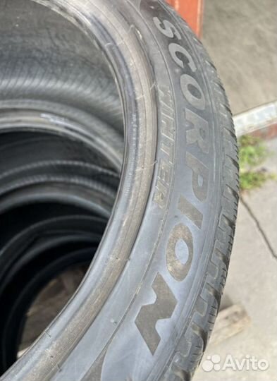 Pirelli Scorpion Winter 285/40 R22