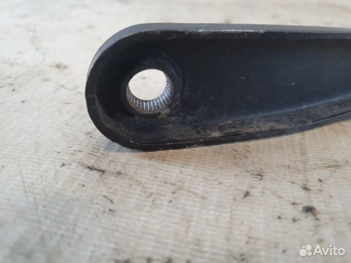 Поводок дворника левый Opel Astra H Z16XER 2008