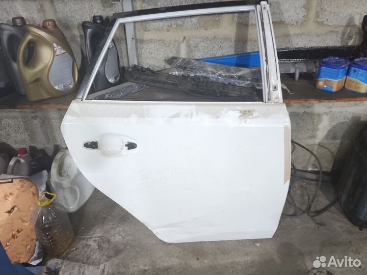 Дверь задняя правая toyota auris