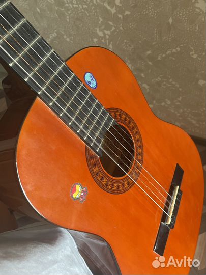 Классическая гитара шестиструнная