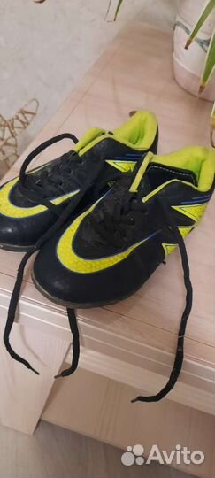 Продам шиповки для футбола