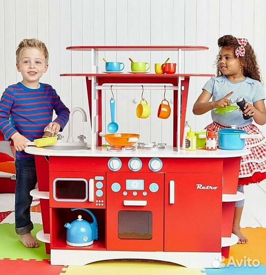 Большая кухня из дерева ELC