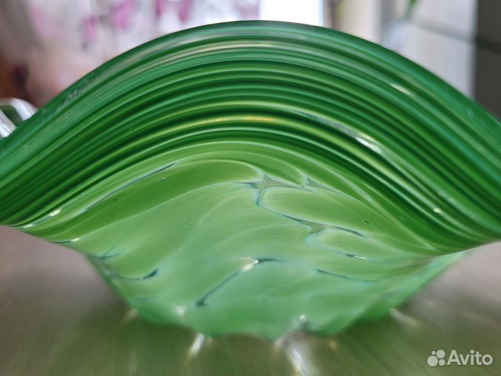 Ваза изумрудная винтажная, цветное стекло,Германия