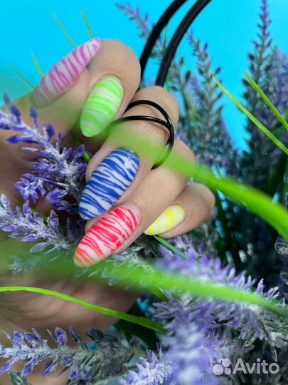 Модель на наращивание ногтей