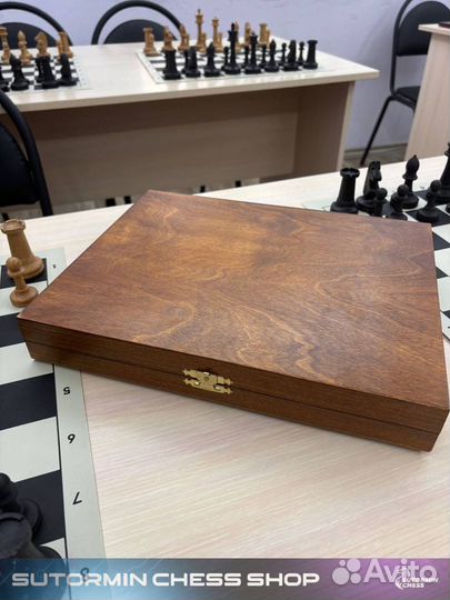 Шахматные фигуры в ларце