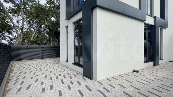 Дом 207 м² на участке 4 сот.