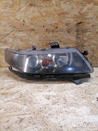 Фара правая ксенон Honda Accord 7