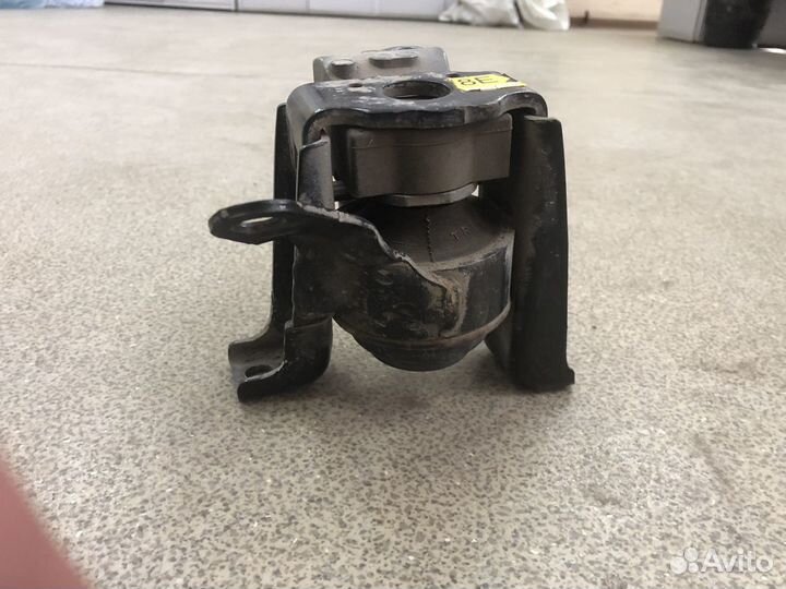 Подушка двигателя правая Avensis