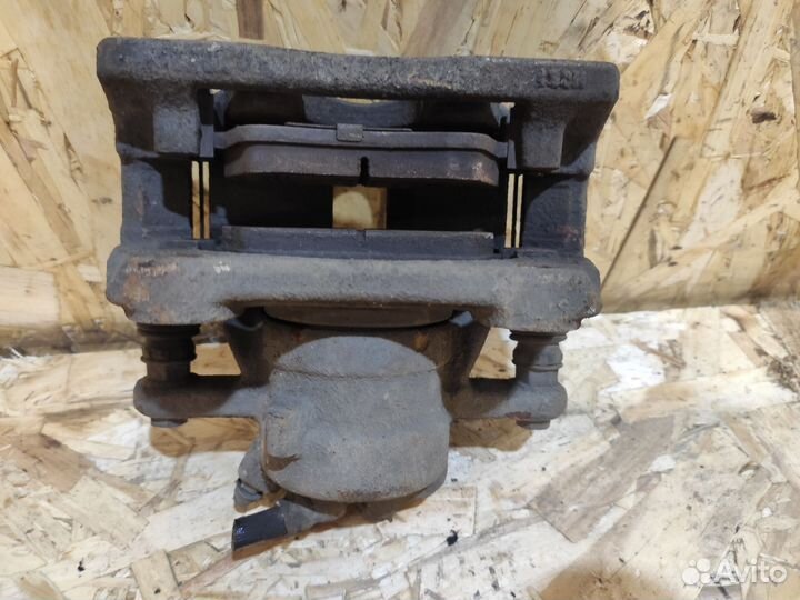 Суппорт передний правый Nissan Note