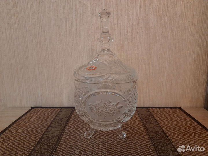 Хрустальная конфетница с крышкой Югославия