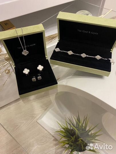 Золотые серьги Van cleef