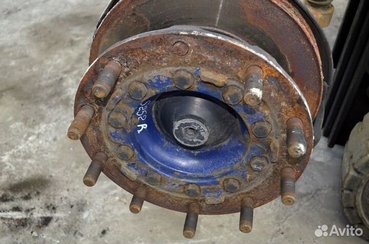 Ступица, дисковые тормоза, передний мост, правая s