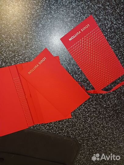 Louis Vuitton красные конверты