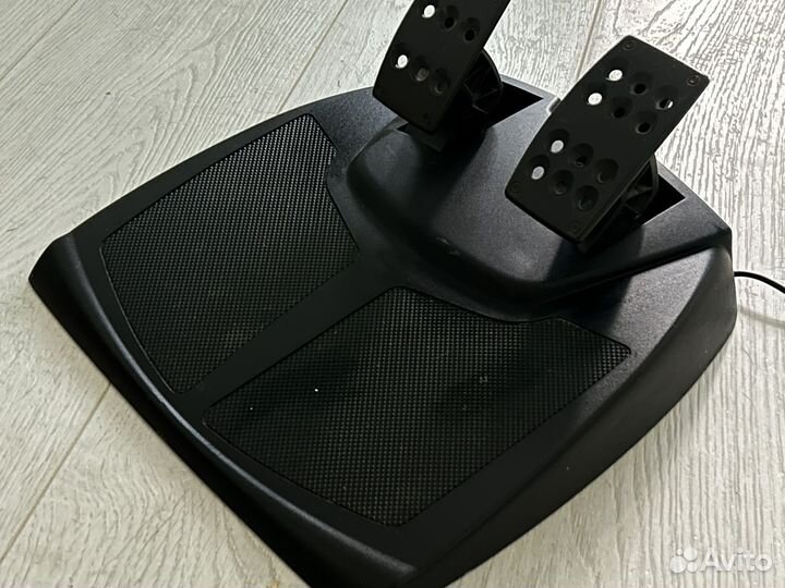 Игровой руль logitech momo racing